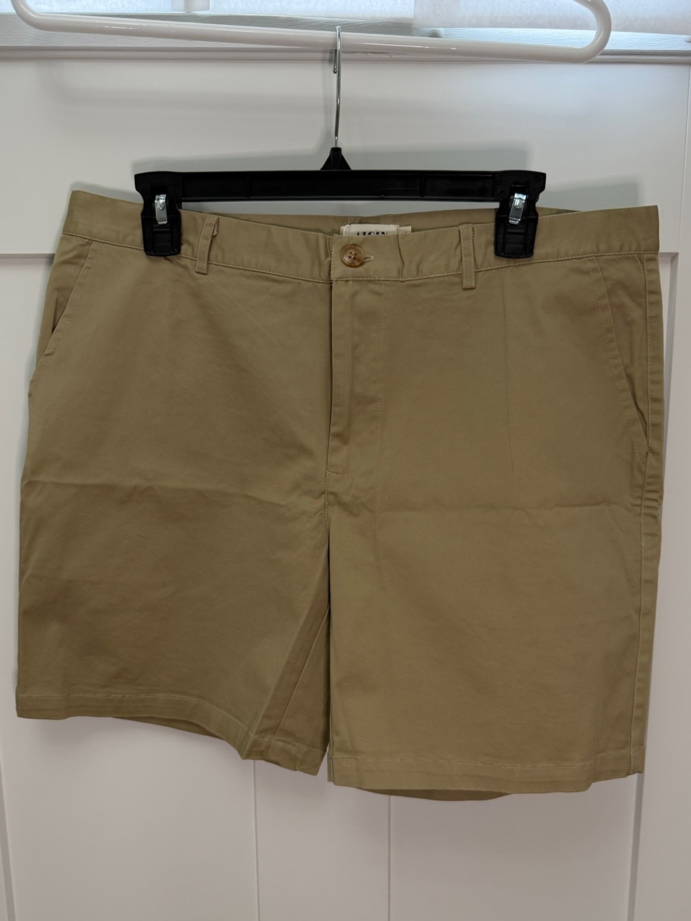 NWT Classic Men's Chino Shorts in Khaki